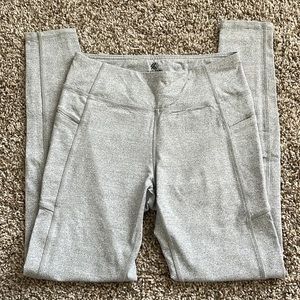 Light gray leggings w side pockets